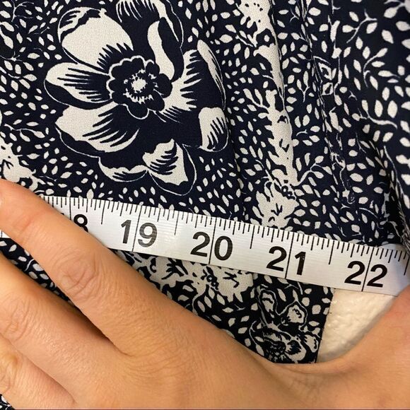 LOFT navy white print floral crew neck ruffle short sleeve top blouse cheap L - Picture 5 of 10